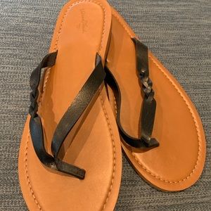 Universal Thread flip flops